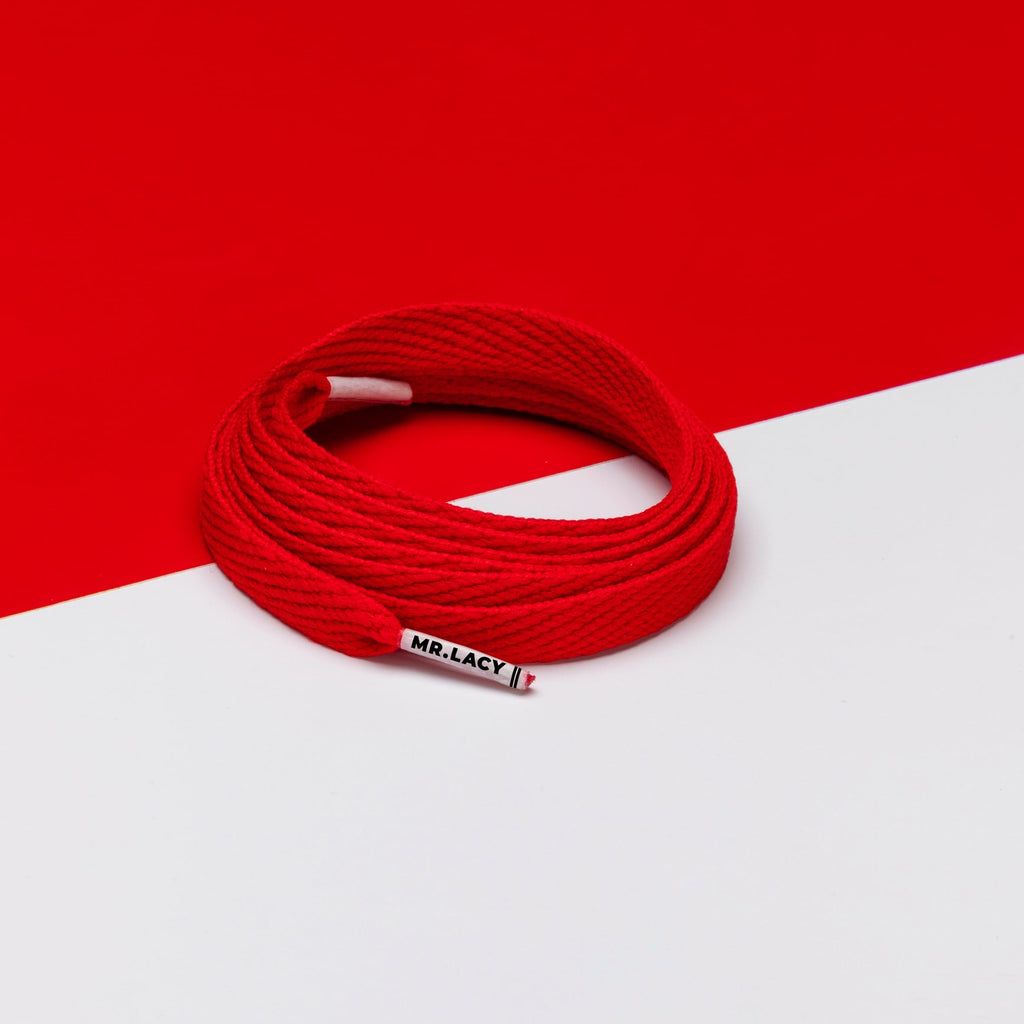 Flatties CT Red White Tip - זוג שרוכים שטוחים מגולגלים בצבע אדום עם אגלט לבן