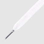 Flatties Metal Tip White- זוג שרוכים שטוחים בצבע לבן עם אגלט כסוף